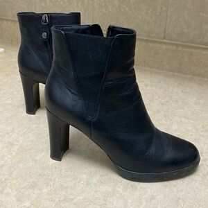 Geox Respira black leather, heeled booties in size 9